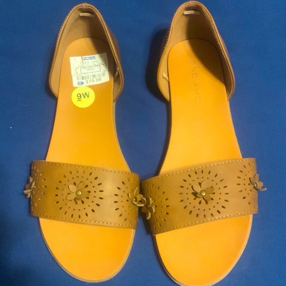 Cute slip on sandals size 9W